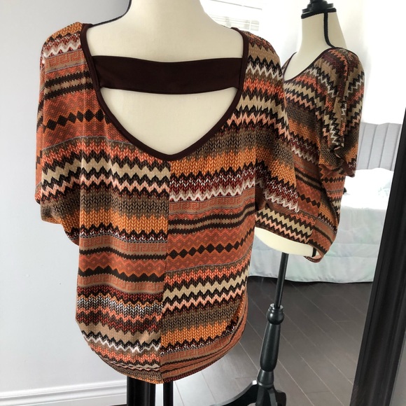 Cute tops- Medium - Picture 2 of 2